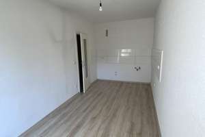 Termin vereinbaren, angucken und einziehen. WBS erforderlich – Röntgenstraße 28, 42897 Stadtgarten, Remscheid – Vorschaubild 3