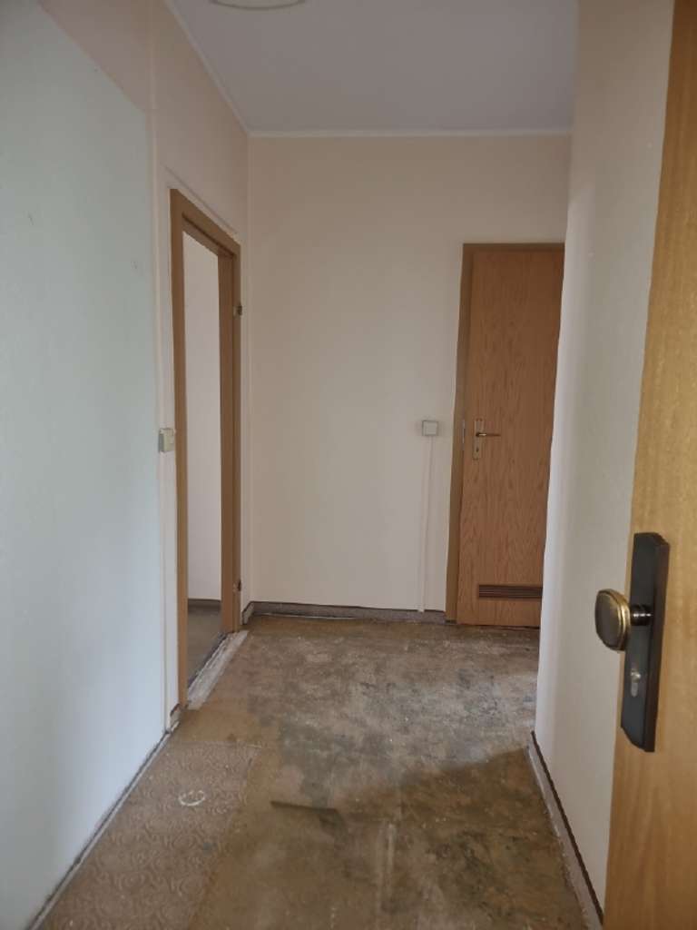 Immobilie in Crimmitschau - Bereit für Ideen - 3.-R.-Whg. mit Balkon & Weitblick - Bild 3