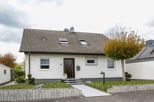 Modernisiertes Haus mit Keller in Bünde-Holsen! – Die vollständige Adresse der Immobilie erhältst du vom Anbieter., 32257 Bünde – Vorschaubild 1