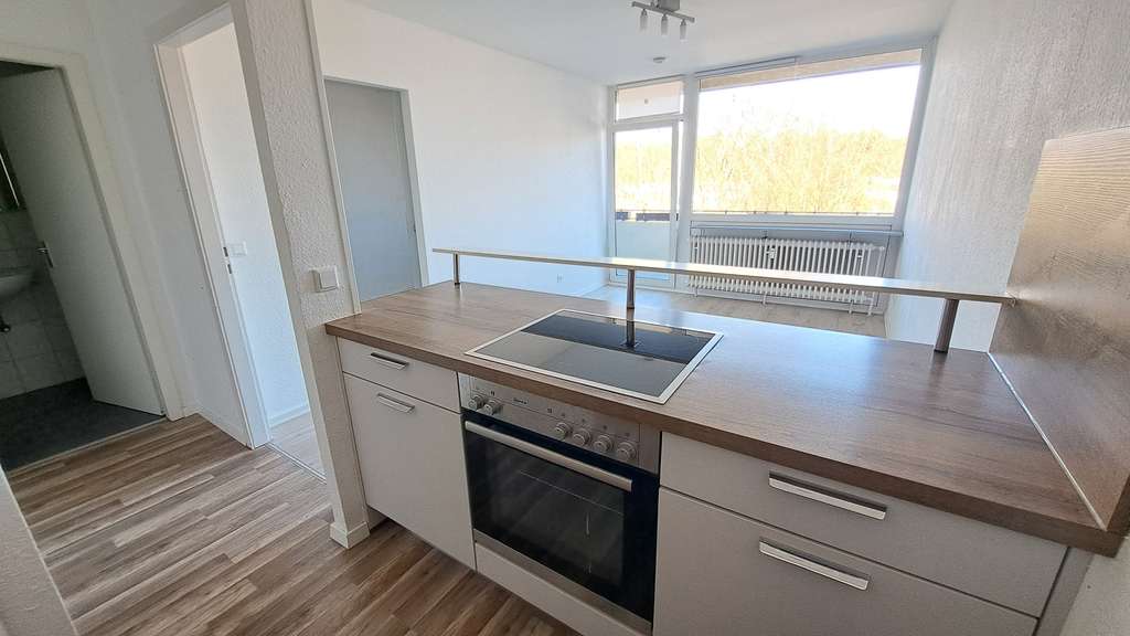 Helle Single-Wohnung mit großem Balkon an der Grenze Refrath/Dellbrück!