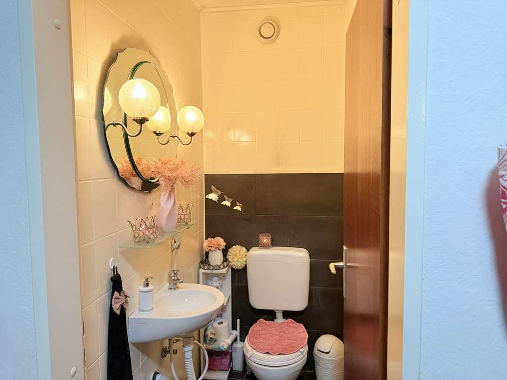 Immobilie in Heddesheim - Gepflegte 4-Zimmer-Wohnung mit idealer Infrastruktur und hervorragender Anbindung - Bild 2