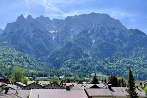 Mittenwald - Zauberhaftes Landhaus mit malerischem Karwendelblick – Garmisch-Partenkirchen (Kreis) – Vorschaubild 1