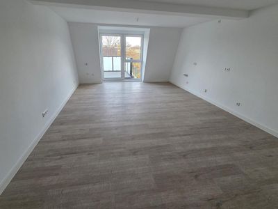 Erstbezug nach Kernsanierung: 2-Zimmer-Dachgeschoss-Wohnung in Moers-Zentrum