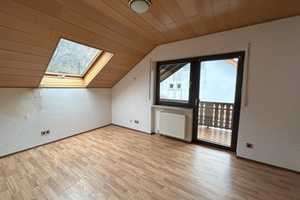 NEUER PREIS! Freistehendes Zweifamilienhaus mit Garagen und Garten im Leerstand zu verkaufen – Pirmasens – Vorschaubild 8