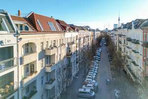 Rooftop-Terrasse und Fernsehturmblick: 4,5 Zimmer Dachgeschosswohnung im Winsviertel Prenzlauer Berg