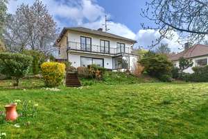 FREESTANDING HOUSE! 6-room, 5-bed, 3.5-bath, double garage and outdoor sauna *dogs allowed* – Die vollständige Adresse der Immobilie erhältst du vom Anbieter., 65388 Schlangenbad – Vorschaubild 1