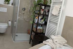 Neuwertige 2,5-Raum-Wohnung mit Balkon und Einbauküche in München Schwabing (Olympiapark) – Die vollständige Adresse der Immobilie erhältst du vom Anbieter., 80809 Am Luitpoldpark, München – Vorschaubild 18