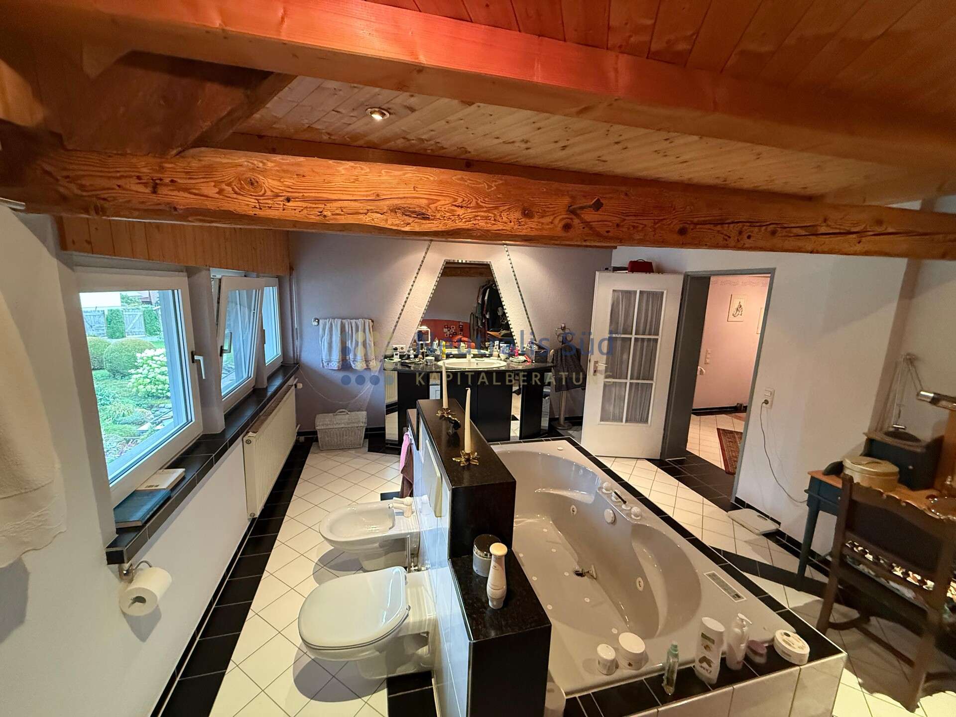 Immobilie in Wolfegg - Wunderschönes Bauernhaus auf 1.325 m² Grund mit gepflegtem Garten und Gartenhaus (frei zur Übergabe) - Bild 10