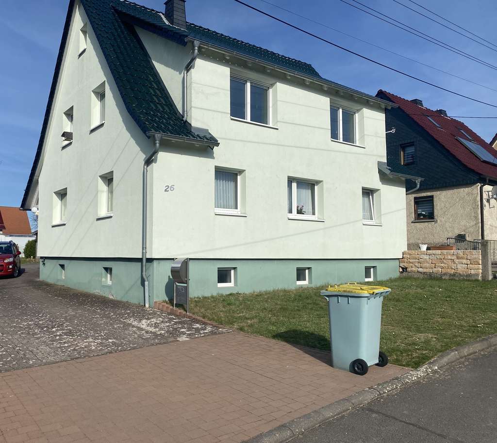 Immobilie in Dermbach - Modernisiertes Einfamilienhaus mit Garagen in Dermbach - Bild 1