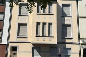 schöne, helle Altbauwohnung im DG inkl. Einbauküche und Balkon