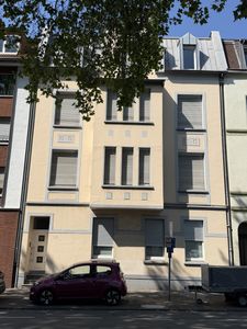 schöne, helle Altbauwohnung im DG inkl. Einbauküche und Balkon