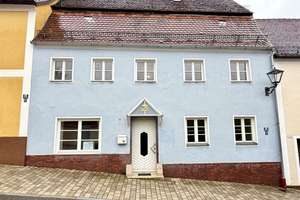 Historisches Stadthaus mit Charme und Innenhof – liebevoll saniertes Zuhause im Herzen von Velburg! – Die vollständige Adresse der Immobilie erhältst du vom Anbieter., 92355 Velburg – Vorschaubild 1