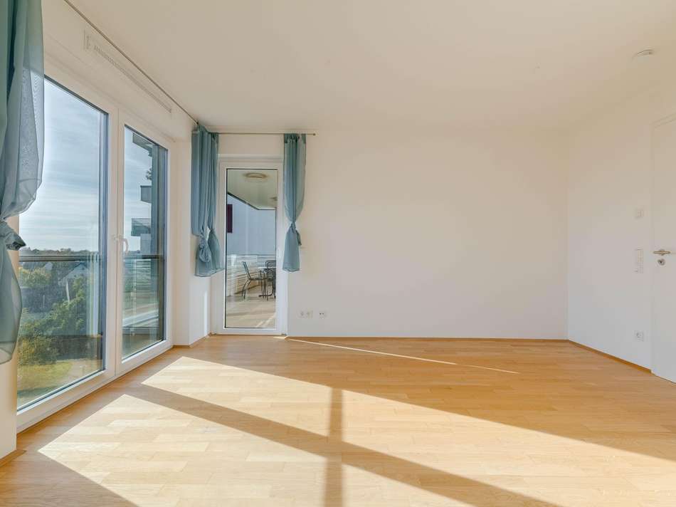 Weitläufiges Schlafzimmer m...