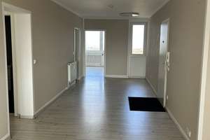 Helle und warme 3-Zimmer Wohnung im 5. OG mit Fahrstuhl und verglastem Balkon in Wolfsburg-Westhagen – Die vollständige Adresse der Immobilie erhältst du vom Anbieter., 38444 Westhagen, Wolfsburg – Vorschaubild 2