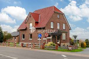 Charmantes Zweifamilienhaus mit Garten, Garagen in Obernkirchen – Die vollständige Adresse der Immobilie erhältst du vom Anbieter., 31683 Obernkirchen – Vorschaubild 1