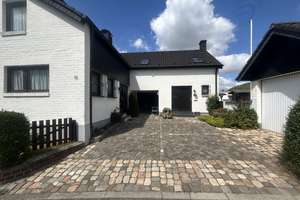Frei stehendes Zweifamilienhaus in einem ruhigen, begehrten Wohnviertel – Die vollständige Adresse der Immobilie erhältst du vom Anbieter., 52477 Alsdorf – Vorschaubild 4