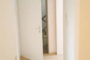 Von Privat neu renovierte 2 Zimmer Wohnung mit Südbalkon in München Solln mit idealer Raumaufteilung – Springerstraße 29, 81477 Solln, München – Vorschaubild 3