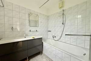 Großzügige 4-Zimmer-Wohnung mit Balkon und hohen Decken in Düsseltal – Brehmstraße 45, 40239 Düsseltal, Düsseldorf – Vorschaubild 13
