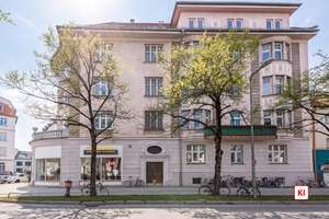 Denkmalgeschützte 3-Zimmer-Altbauwohnung in begehrter Wohnlage - kurzfristig bezugsfrei!