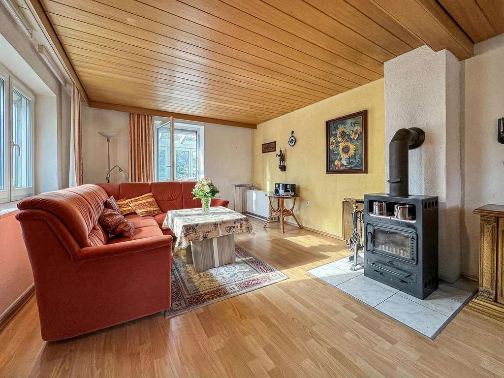 Immobilie in Friedberg - Viel Platz: Doppelhaushälfte mit großem Obstgarten und 2 Garagen - Bild 0