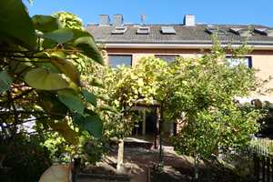 Reihenhaus mit viel Platz und Ausbaumöglichkeit,  voll unterkellert, Garage, gute, ruhige SW- Lage. – Steinburg (Kreis) – Vorschaubild 3