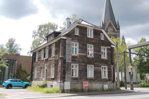 SANIERUNGSBEDÜRFTIGE DENKMALGESCHÜTZTE VILLA IN ZENTRALER LAGE VON SOLINGEN MIT 459 m² GRUNDSTÜCK