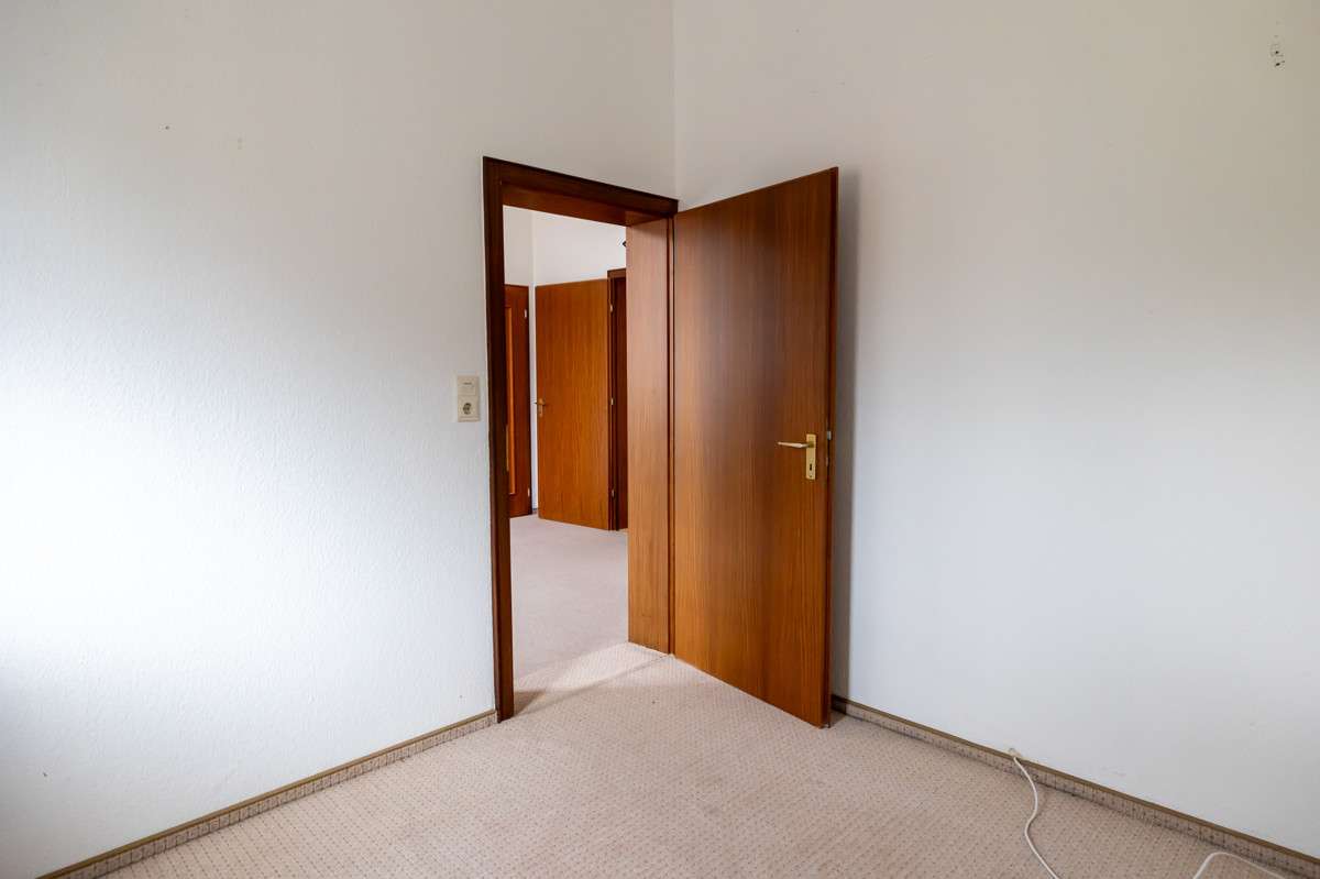 Immobilie in Ganderkesee - *** RIESIGE WOHNUNG - eigener DACHBODEN - eigener KELLER - eigenes TREPPENHAUS - DACHTERRASSE *** - Bild 12