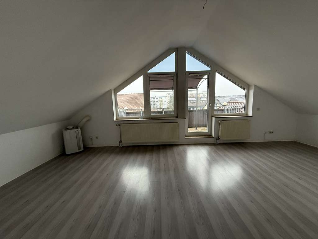 Immobilie in Renningen - Helle 2-Zimmer Dachgeschosswohnung in Renningen mit Balkon - Bild 0