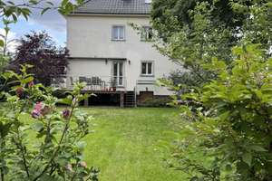 Großzügige Villa mit ansprechendem großen Grundstück in  Berlin-Karlshorst