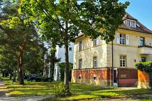 Ruhige 3-Zimmer-Hochparterrewohnung mit eigenem Eingang und Gartennutzung in Karlsruher Altbauvilla – Grenadierstraße 2, 76133 Karlsruhe – Vorschaubild 1