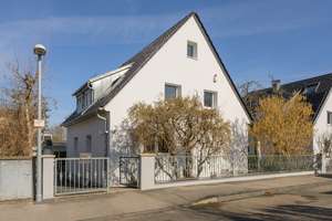 Freistehendes Zweifamilienhaus in ruhiger Lage