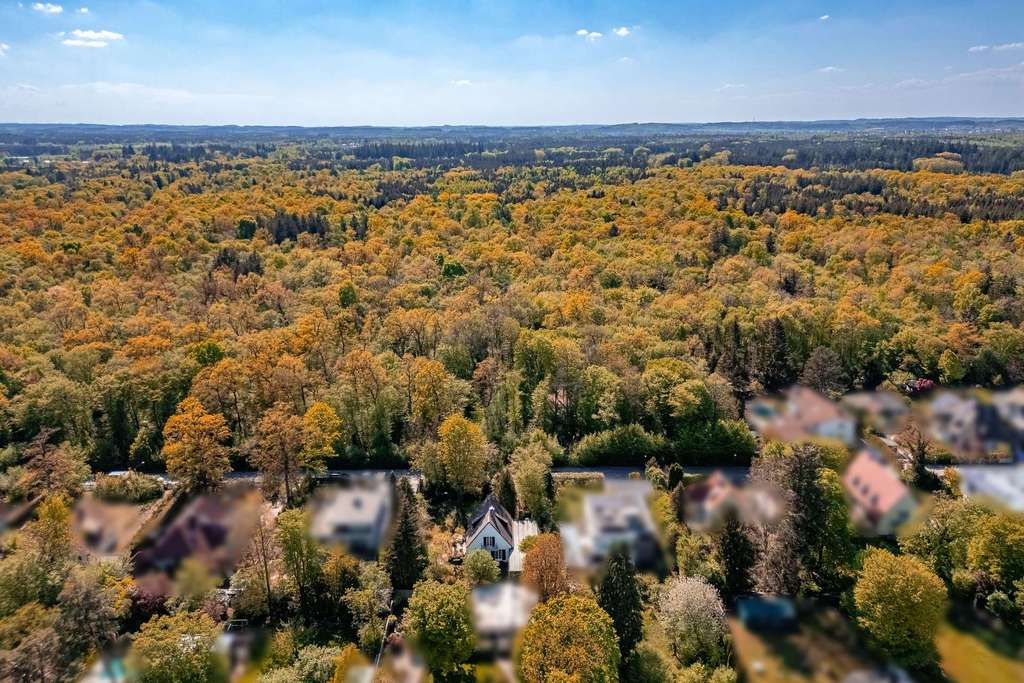 Charmantes Grundstück mit idyllischem Garten und attraktivem Baurecht in traumhafter Lage