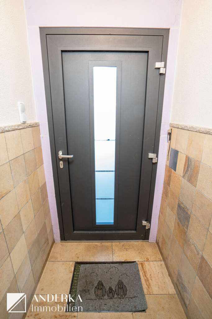 Immobilie in Sontheim an der Brenz - Einfamilienhaus mit Doppelgarage in Sontheim zu verkaufen – viel Potenzial für Ihre Wohnideen! - Bild 2