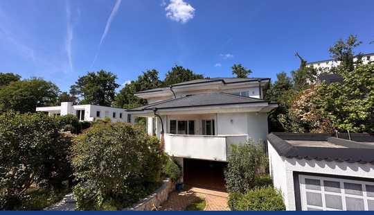 Bild von Großzügige Villa mit Weitblick in Gravenbruch - Exklusives Wohnen mit viel Licht, Raum, Privatsphäre