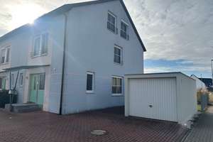 Doppelhaushälfte mit Garten – Die vollständige Adresse der Immobilie erhältst du vom Anbieter., 92637 Lerchenfeld, Weiden in der Oberpfalz – Vorschaubild 2