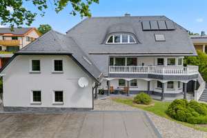 Luxuriöse Architektenvilla! 1.417 m² Grundstück in ruhiger Traumlage mit modernster Technik und ELW – Die vollständige Adresse der Immobilie erhältst du vom Anbieter., 95339 Wirsberg – Vorschaubild 2