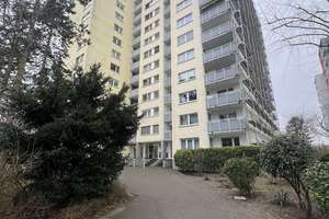 Gepflegte 3-Zimmer-Erdgeschosswohnung mit Balkon in ruhiger Feldrandlage – Top Wohnanlage – Die vollständige Adresse der Immobilie erhältst du vom Anbieter., 61449 Steinbach (Taunus) – Vorschaubild 1