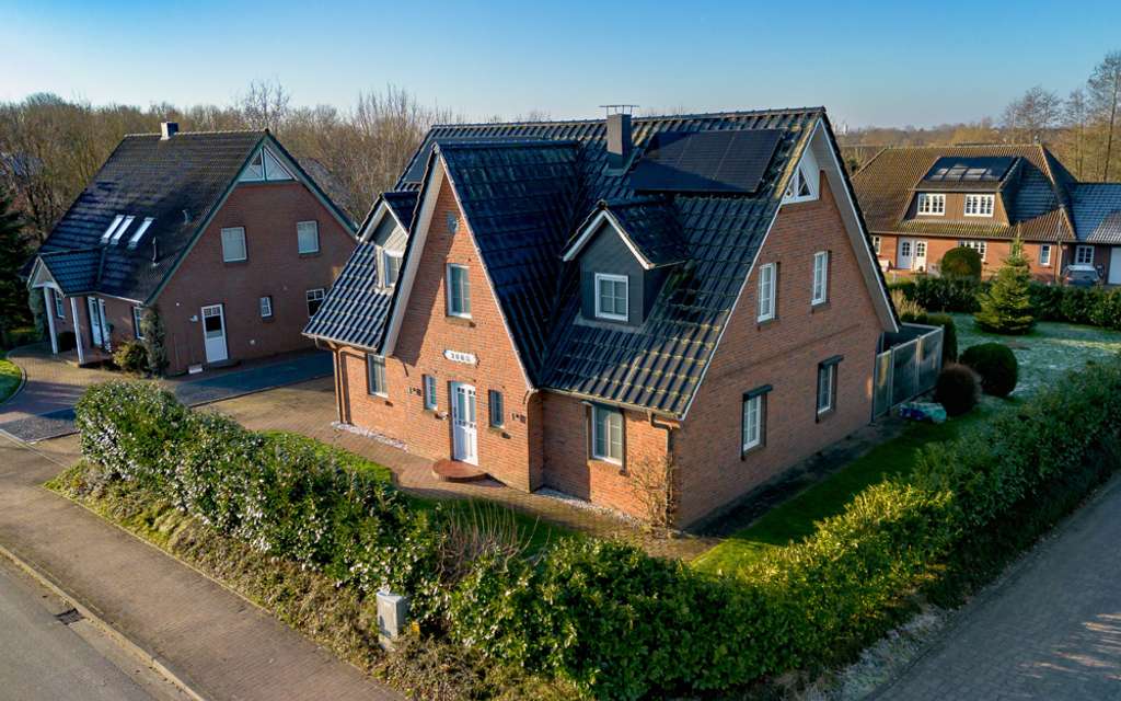 Immobilie in Norstedt - Optimal für Familien: großes, top-ausgestattetes und energieeffizientes Einfamilienhaus in Viöl. - Bild 1