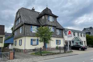 Mehrfamilienhaus mit Apotheke und Arztpraxis in Sinn – Bahnhofstraße 3, 35764 Lahn-Dill-Kreis – Vorschaubild 1