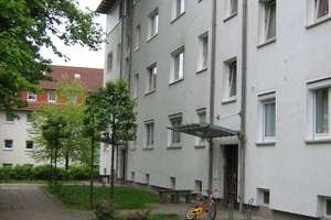Schöne Wohnung sucht Mieter: praktische 2,5-Zimmer-Wohnung – Dirschauer Straße 7, 28237 Gröpelingen (Ortsteil), Bremen – Vorschaubild 1