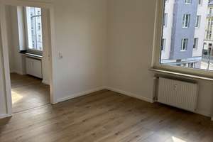 In Düsseldorf: Gepflegte Wohnung mit drei Zimmern und Balkon