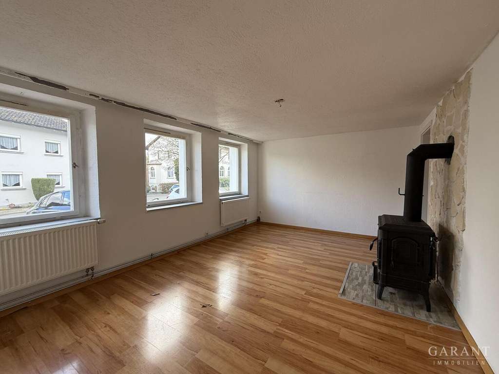 Immobilie in Lottstetten - Zweifamilienhaus sucht Käufer mit Mut für ein DIY-Projekt und Gespür für eine Neugestaltung! - Bild 1