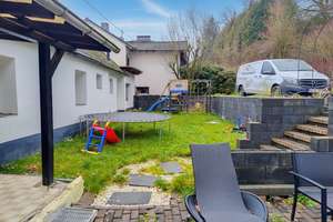 Massiv gebautes Doppelhaus mit Garten, Terrasse und Erweiterungspotenzial! – Die vollständige Adresse der Immobilie erhältst du vom Anbieter., 56459 Gemünden – Vorschaubild 3