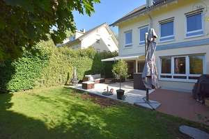 Schön möblierte Doppelhaushälfte mit Terrasse und Garten in Stuttgart Schönberg