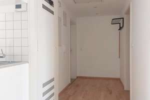 Urban Living: Schmuckstück mit Dachterrasse, EBK, Aufzug & XXL-Speicher am RMCC – Rheinbahnstraße 3, 65185 Mitte, Wiesbaden – Vorschaubild 7