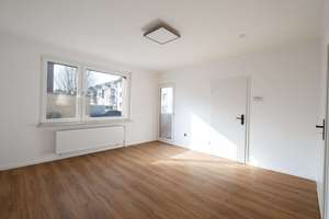 Provisionsfrei - Frisch renovierte Wohnung mit Balkon und neuer Einbauküche in Flughafennähe