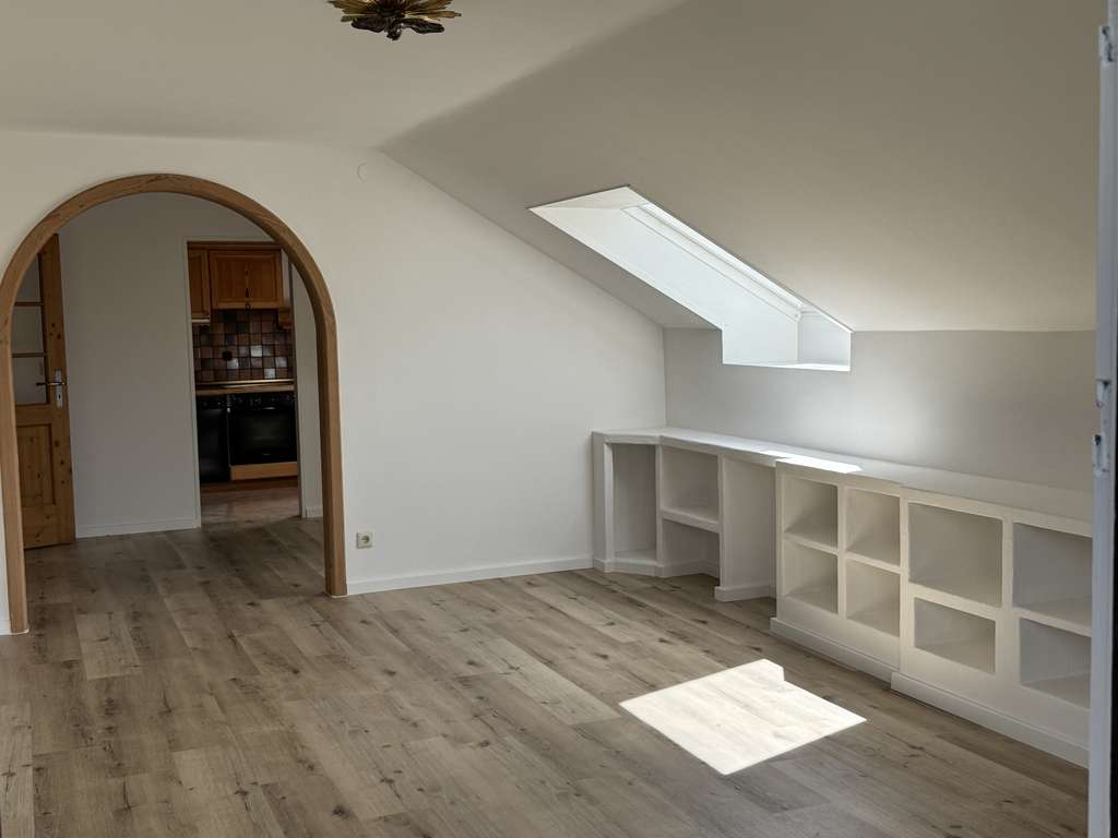 Immobilie in Oberammergau - Willkommen Dahoam!! Attraktive 2,5 Zimmer Dachgeschosswohnung mit ansprechendem Grundriss in O´gau - Bild 2