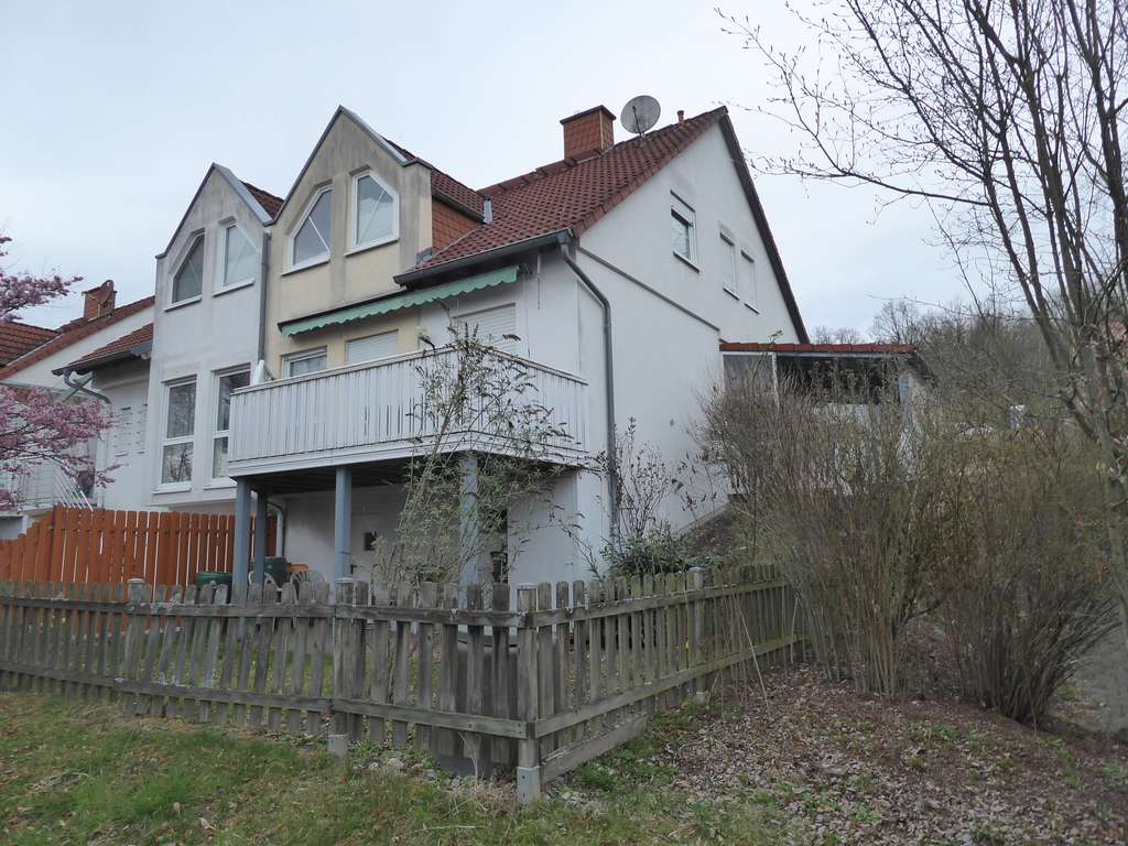 Immobilie in Mömbris - 1 Fam. Wohnhaus (DHH) mit Carport in wunderschöner Südhanglage - Bild 2