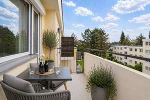 Gut geschnittene 2-Zimmer-Dachgeschosswohnung mit Süd-Balkon und Blick ins Grüne - frei verfügbar – Die vollständige Adresse der Immobilie erhältst du vom Anbieter., 81477 Solln, München – Vorschaubild 3