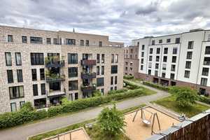 Stilvolle 2-Raum-Wohnung mit Balkon und Einbauküche in bester Lage Düsseldorfs – Merowingerstraße 32, 40223 Düsseldorf – Vorschaubild 1